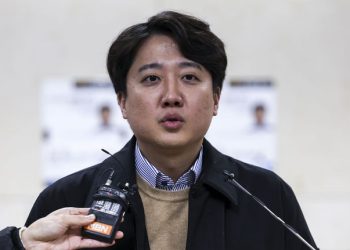 이준석 탈당, 천아용인 4인 아무도 안나와 …갈빗집서 기자회견