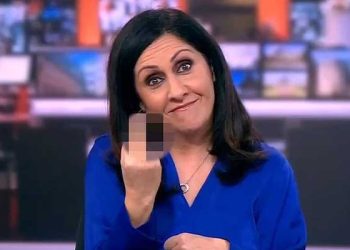 BBC 여성 앵커 ‘손가락 욕’ 생방송 송출돼