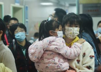 “중국 폐렴 확산, ‘건강코드’ 재등장…공항서 코로나 검사 재개”