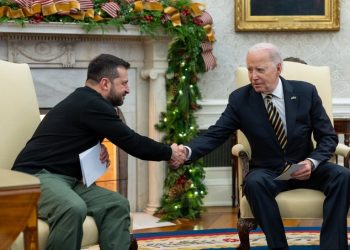 말 바꾼 바이든, 우크라 지원 “무한정”에서 “할 수 있는 데까지”로