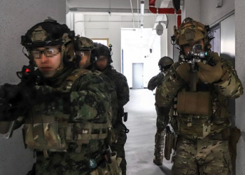 “한국군의 새로운 적”… CNN, 한국 세계 최저 출산율 경고