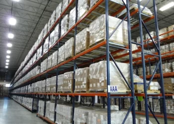 산더미 쌓인 마스크-세정제 수천만 달러 어치 폐기