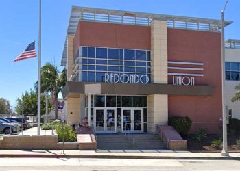 “이틀 연속 폐쇄 소송 이 학교, 도대체 무슨 일 일어나고 있나”