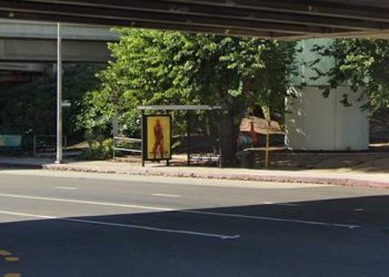 겨울 폭풍우 속 버스 정류장서 노숙 여성의 자녀 숨진 채 발견