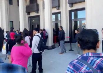 롱비치서 총기소지 등교 학생 적발…고등학교 즉각 폐쇄 소동