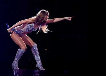 테일러 스위프트 ‘에라스 투어’ 매출 10억달러 돌파…팝스타 최초