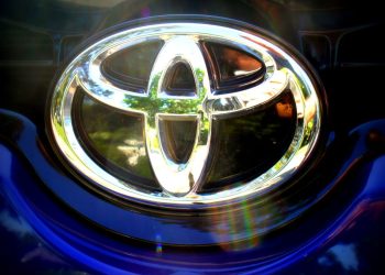 도요타, 코롤라 등 5만대 리콜…”에어백 폭발 가능”, 26명 사망