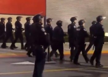 10대들 1,000여명 토랜스 쇼핑몰서..11개 지역경찰 총출동(영상)