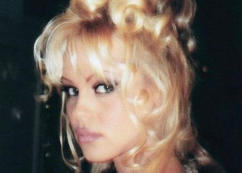 왕년 ‘섹시 아이콘’ 파멜라 앤더슨, 56세 충격 ‘민낯’ 공개