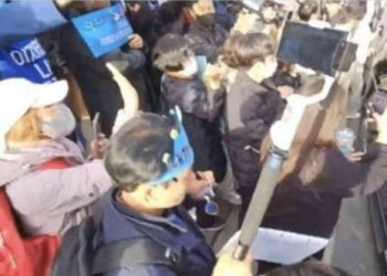 이재명 공격 ‘파란왕관’ 용의자…지난달에도 범행시도