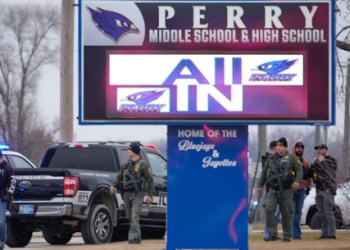 새해 등교첫날 학교 총격…학생 2명 사망, 총격범 17세학생