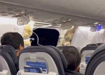 보잉 737-맥스9 전면 운항 금지 …승객 200명 대참사 모면(영상)