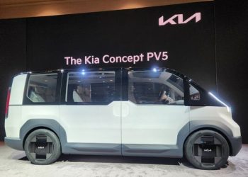 운전대가 책상 램프로 변신…기아 첫 PBV ‘PV5’ 보니[CES 2024]