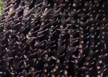 수백명 ‘파시스트 경례’…이탈리아 발칵(영상)