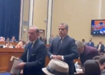 헌터 바이든  하원 청문회 ‘깜짝 출석'(영상)