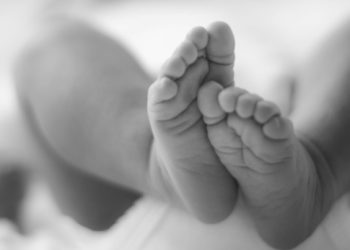 [엽기 코리아] 98만원에 산 신생아 300만원에 되팔아