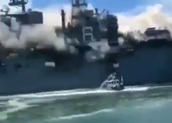 후티 반군 반격, 유조선에 탄도미사일 발사(영상)