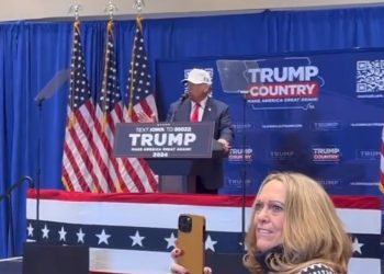 북 미사일 쏜날, 트럼프 “똑똑한 김정은” … 혹한 아이오와 유세 열기(영상)