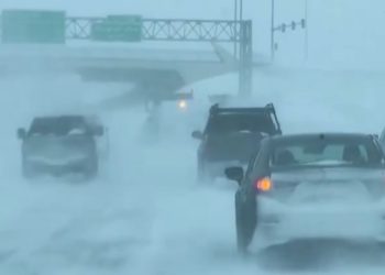 미 전국 항공대란..강풍·폭설에 항공기 5000편 결항(영상)