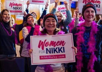 “트럼프 혼돈 이제 그만”…헤일리, 아이오와서 막판 총력전