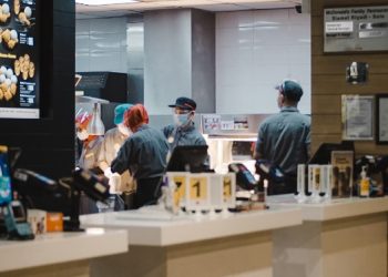 프랜차이즈 식당들 15세 이하 아동 부당고용 급증…4700명 적발