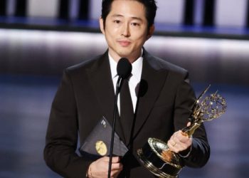 한인들 새 역사…한인배우, 한인감독 ‘비프’ 에미상 8관왕(영상)