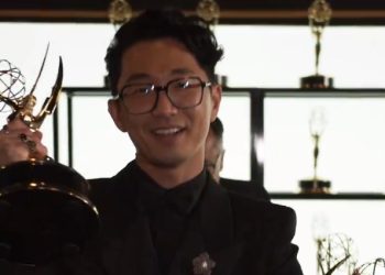 ‘비프’ 이성진…에미 감독·각본상 새 역사, 황동혁 이어 두번째