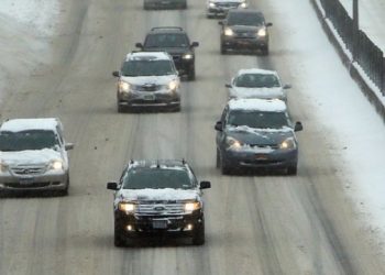 ‘한파’ 시카고, 멈춰 선 전기차 속출…혹한에 충전 안돼