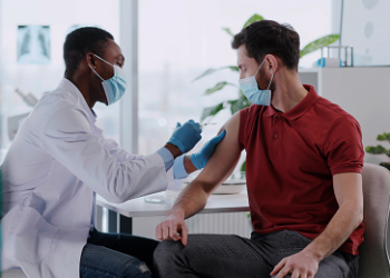 “마스크 벗자 독감 환자 9000% 증가했다”