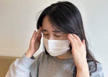 “머리 깨질 듯 욱신욱신·속은 울렁울렁· 구토 “