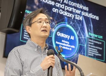 인터넷 없이 실시간 통번역 거대언어모델 AI 갤S24(영상)