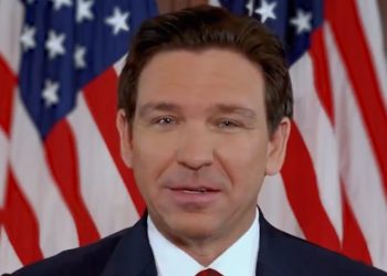 경선 포기 디샌티스, “트럼프가 바이든 보다 나아”(영상)