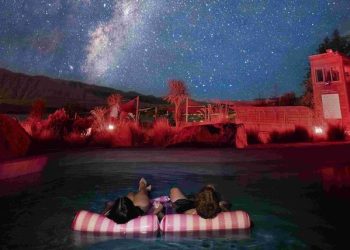 뜨끈하게 별도 보고 오로라도 보고 … 겨울 녹이는 세계 온천 명소