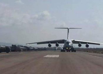 우크라, 러 수송기 미사일 격추…자국포로 등 74명 폭사(영상)