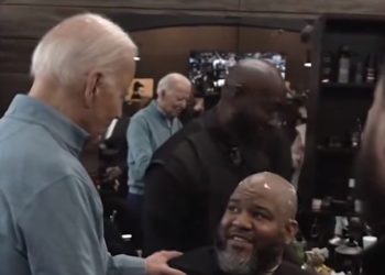 ‘흑인표 읍소’ 바이든, S캐롤라이나 행, 48년째 지지 못얻어(영상)