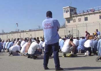 수감자가 여성 교도관 성폭행..충격적인 가주 교도소 실태