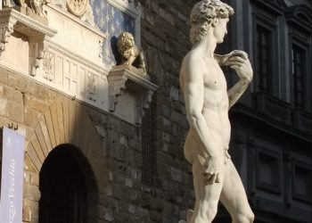 “‘그리스 석상의 성기는 왜 이렇게 작을까”