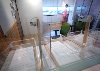 [화제] NYT “2주 800만원 산후조리원…출산율 세계 최저”