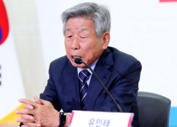 “이언주는 인민군 오면 인공기, 일제 땐 일장기 드는 사람”