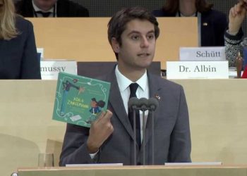 ‘최연소·최초 동성애자’ 프랑스 신임 총리 가브리엘 아탈 임명