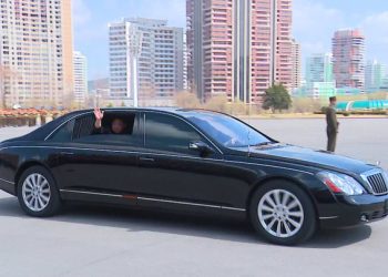 벤츠사 “김정은 새 마이바흐 SUV 북한 유입 경위 조사할 것”