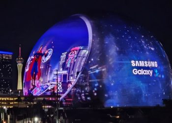 라스베거스 밤 하늘 덮은 ‘갤럭시’ (영상)[CES2024]