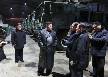 김정은 “대한민국은 주적…전쟁 피할 생각 전혀 없다”