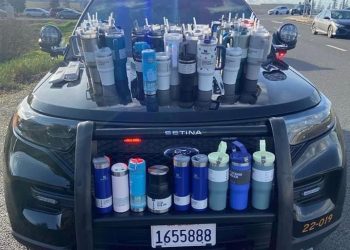 ‘스탠리 텀블러가 뭐라고’  65개 무더기 훔치다 체포