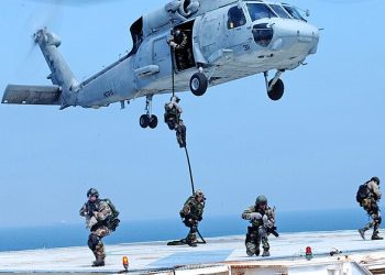 바이든, “네이비씰 대원 2명 이란무기 압수작전 중 사망”