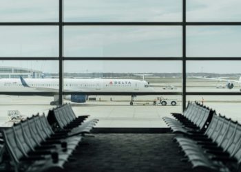 보잉기, 이륙 직전 앞바퀴 날아가 …애틀란타 공항