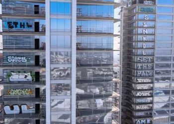 LA 다운타운 27층 빌딩에 대형 그래피티 화제(영상)