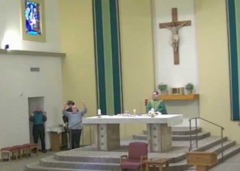 OC 총격 용의자 성당 난입, 미사 도중 경찰에 체포돼