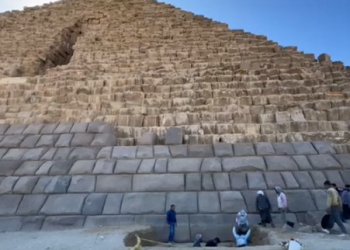 피라미드 블록 덧대 복원…고고학계 분노 “미친 짓”(영상)