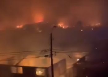 칠레 재앙적 산불…사망 64명, 실종자 400명 육박